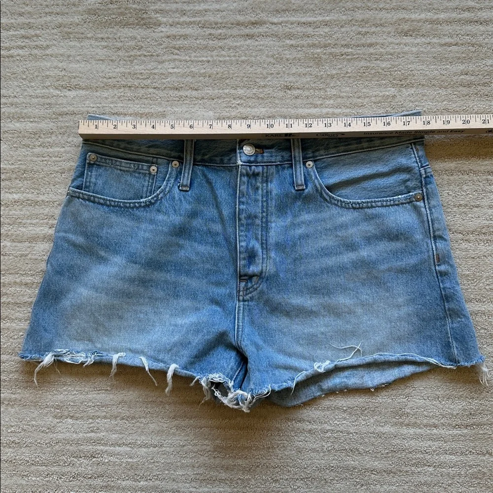 Like New Madewell Relaxed Denim Shorts Button Fly MD739 Size 31 - Picture 12 of 16